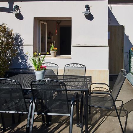 Cozy Apartments With Terrace Near Prague Castle Extérieur photo