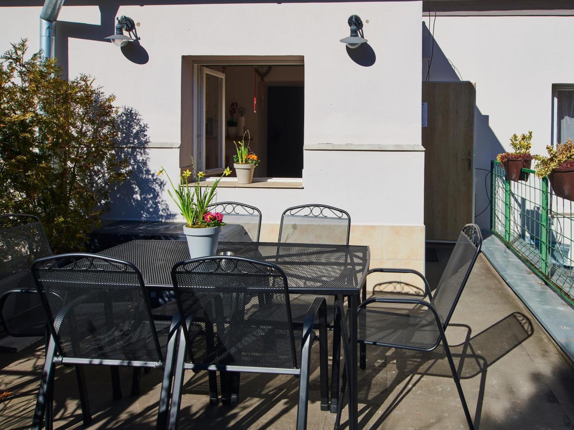 Cozy Apartments With Terrace Near Prague Castle Extérieur photo